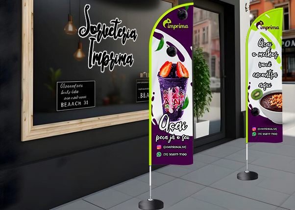 Wind banners com artes personalizadas, porém diferentes entre si, mostrando a versatilidade do produto oferecido pela Imprima.vc